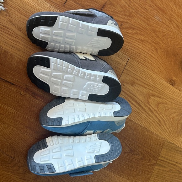 New Balance Kids' Dual Pack Gray and Blue Sneakers 9 W and XW 🩵 🩶 - Picture 3 of 4